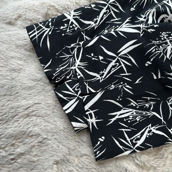 Pendleton | Black & White Leaf Silk Blend Capris - Picture 4 of 12